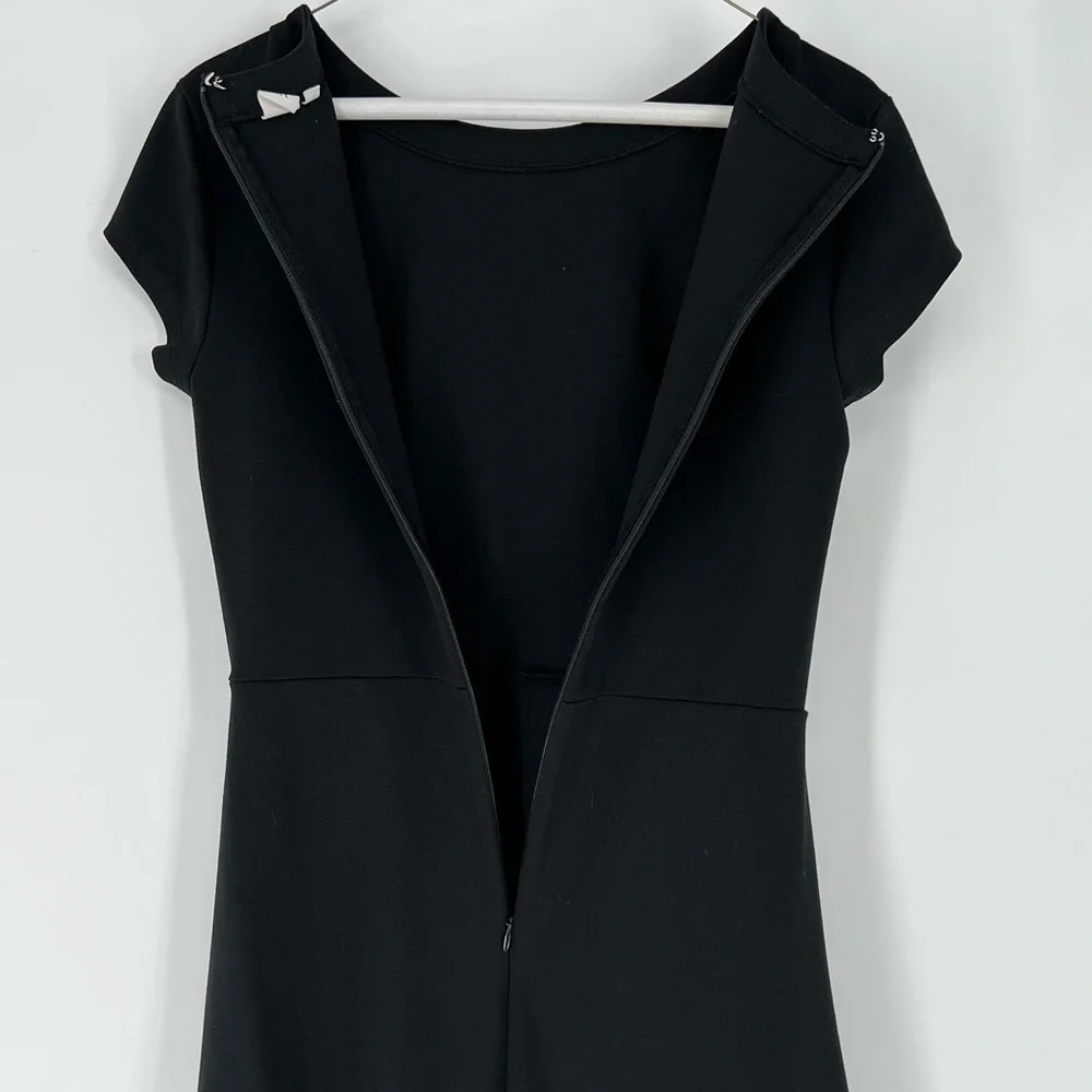 GAP LITTLE BLACK DRESS WITH‎ CAP SLEEVES AND BACK ZIPPER, CUTE AND CASUAL - Picture 7 of 10